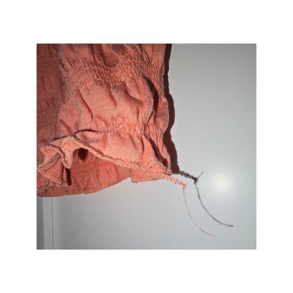 NWT Almost Famous Coral Smocked Crop Top - Picture 8 of 9